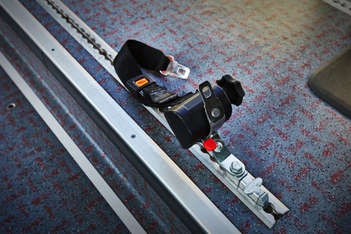 Flexibel arretierbare Gurtsicherungen für Rollstühle