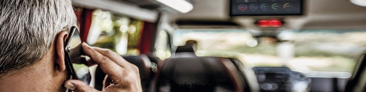 Einen Bus mieten mit Fahrer für Messen und Konferenzen.